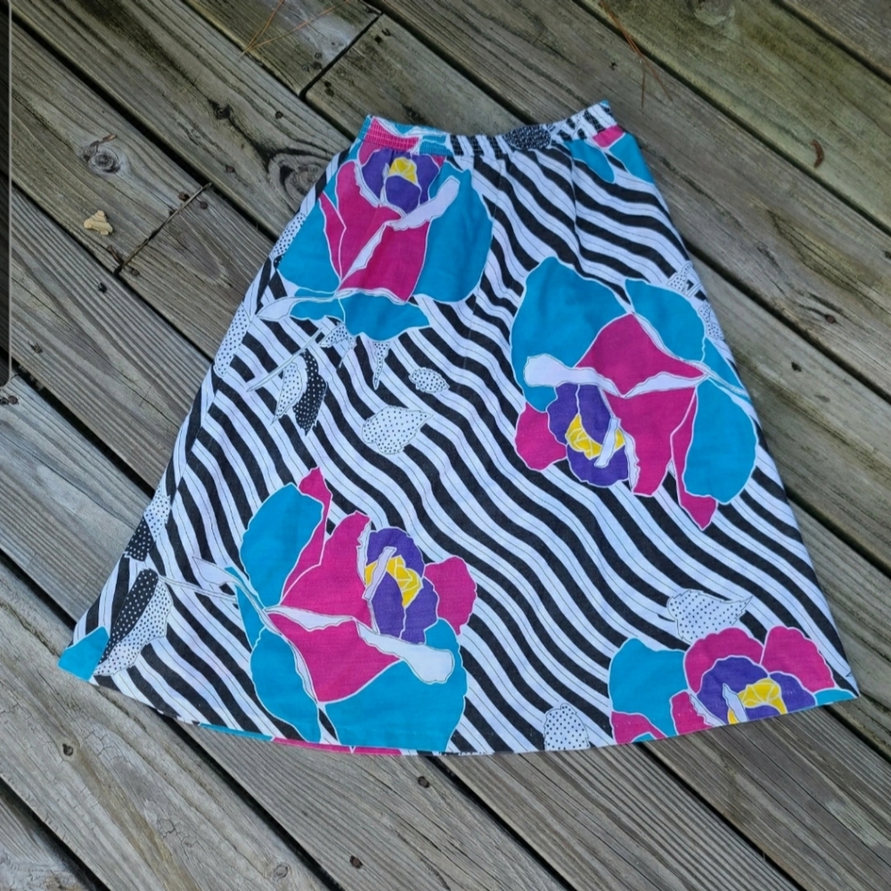 Item Eyes skirt